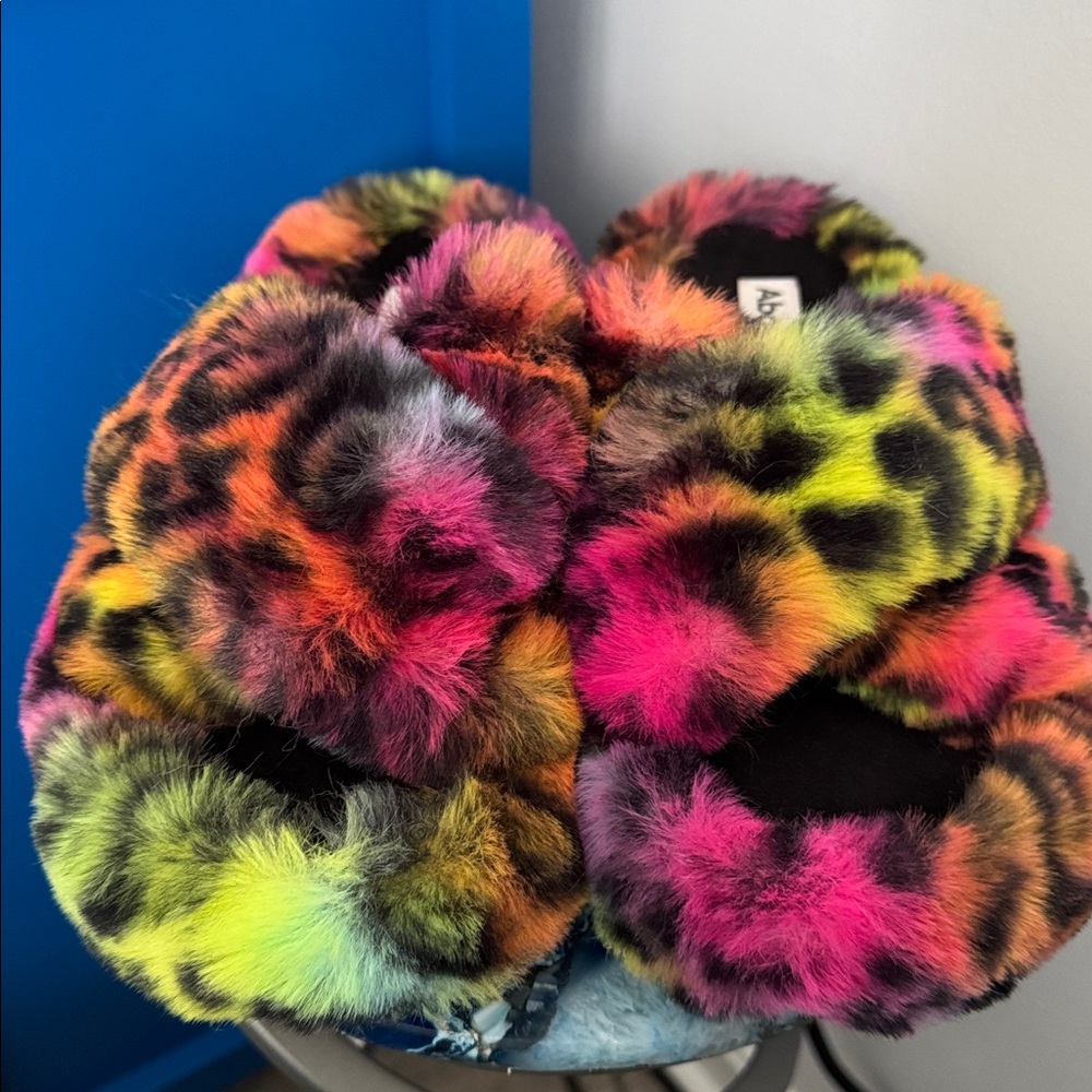 Fuzzy Slippers - Picture 3 of 8